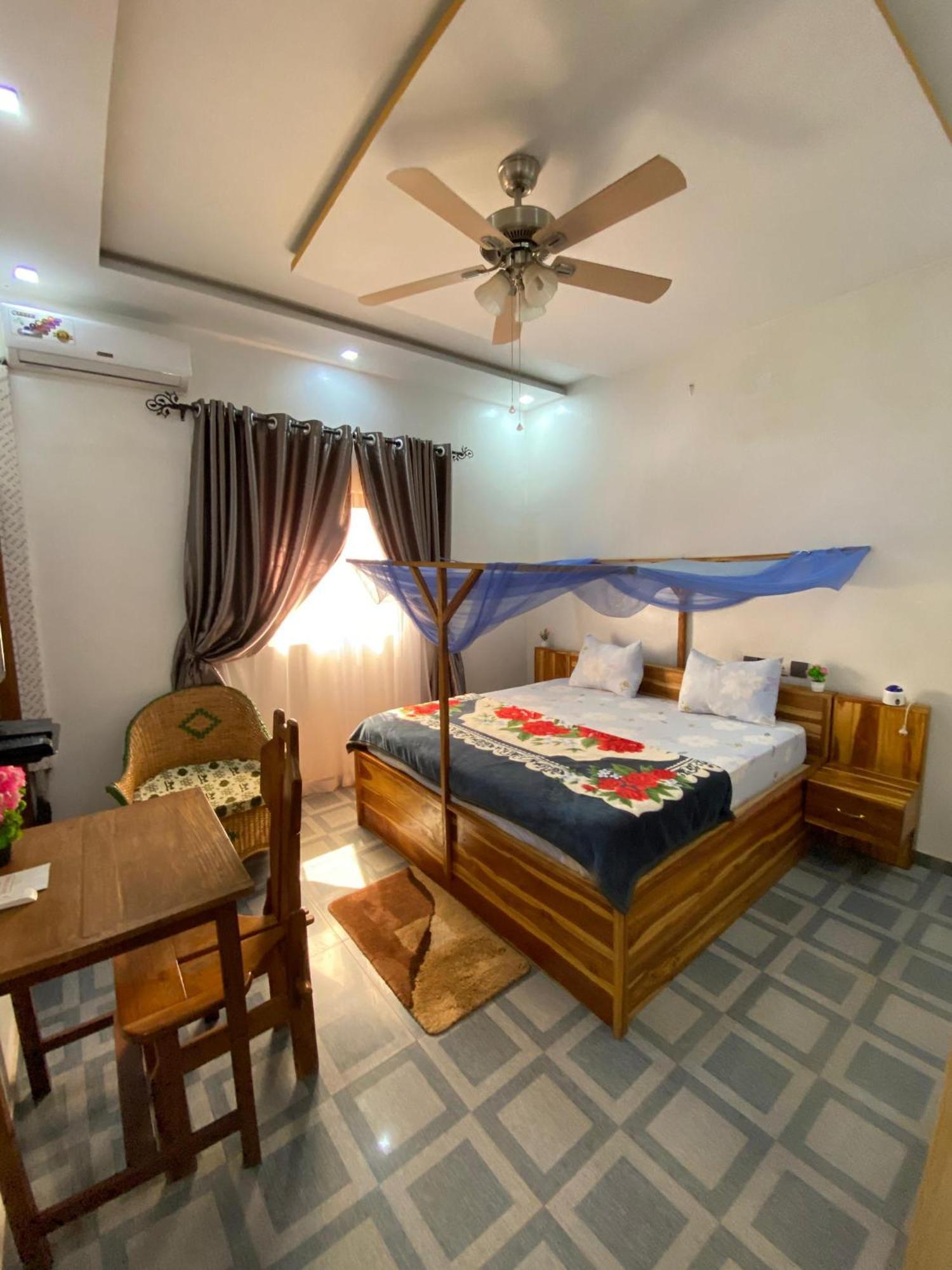 Marys Guest House Lome Exterior photo