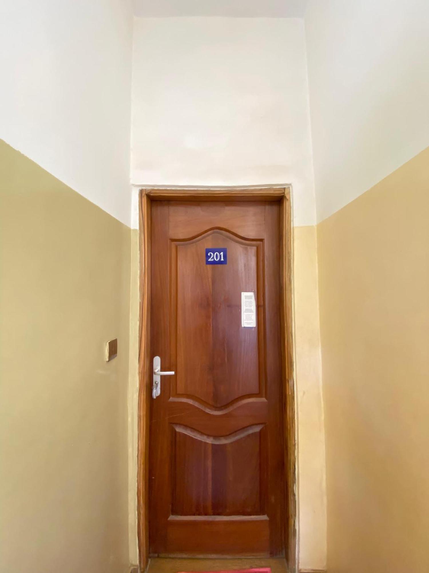 Marys Guest House Lome Exterior photo