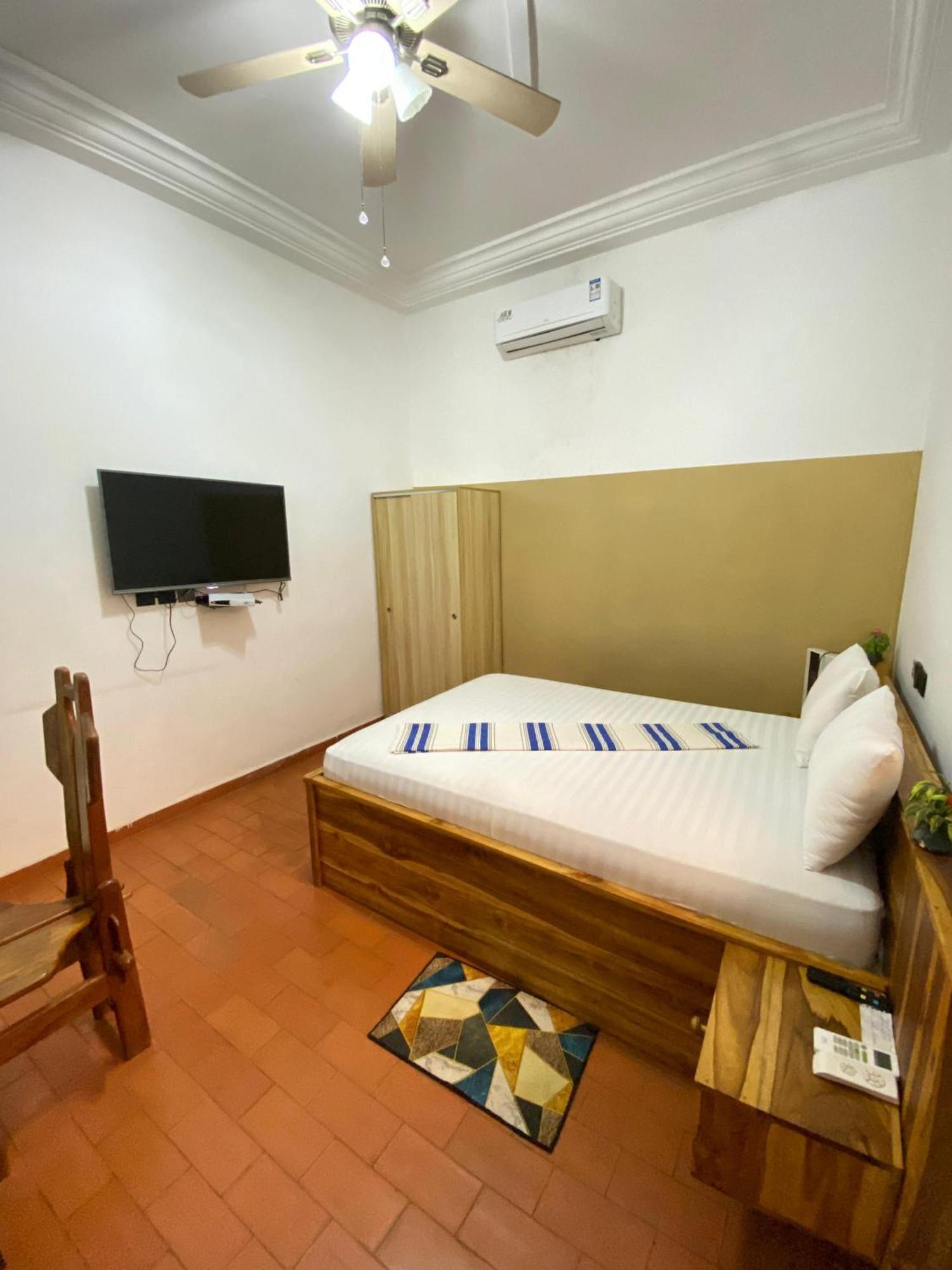 Marys Guest House Lome Exterior photo